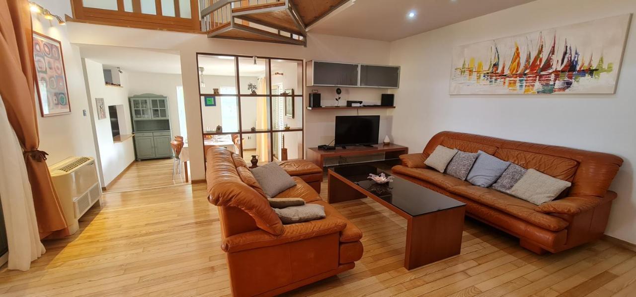 Sunny Garden Villa With Pool Loborika 外观 照片