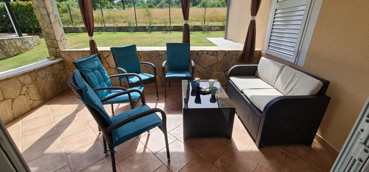 Sunny Garden Villa With Pool Loborika 外观 照片